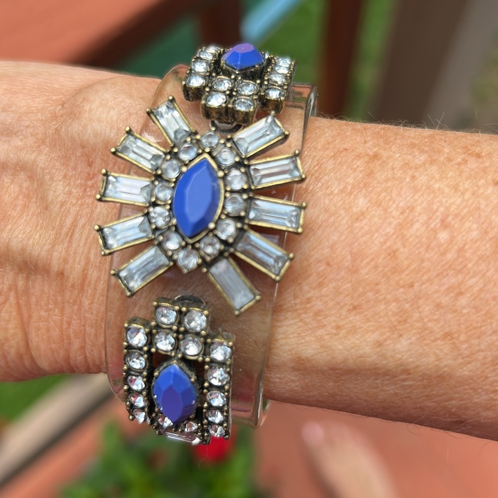 Vintage Style lucite/rhinestone bracelet - Picture 5 of 5